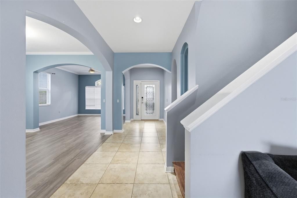 Activo con contrato: $329,000 (4 camas, 3 baños, 2349 Pies cuadrados)