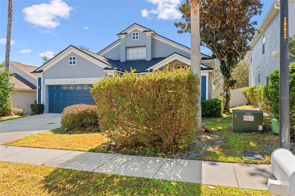 Activo con contrato: $329,000 (4 camas, 3 baños, 2349 Pies cuadrados)