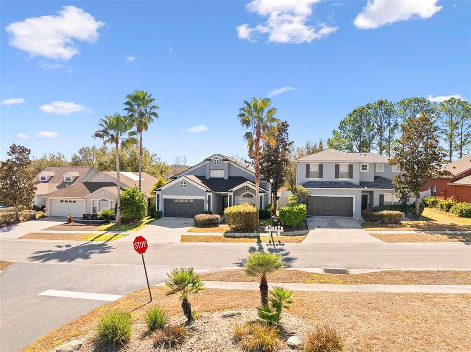 Activo con contrato: $329,000 (4 camas, 3 baños, 2349 Pies cuadrados)