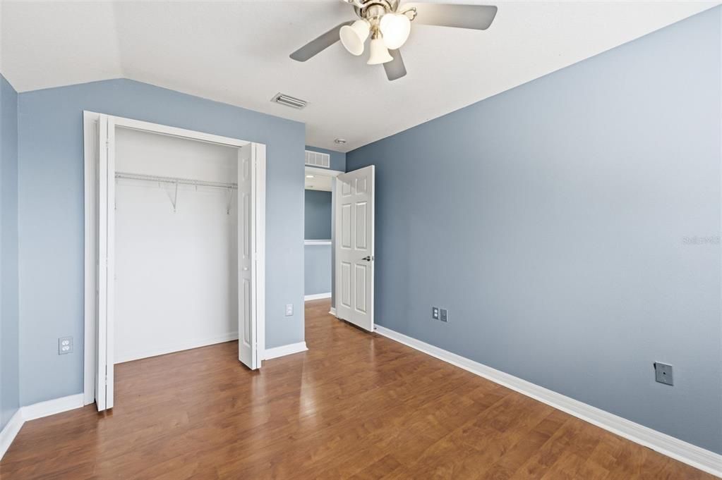Activo con contrato: $329,000 (4 camas, 3 baños, 2349 Pies cuadrados)