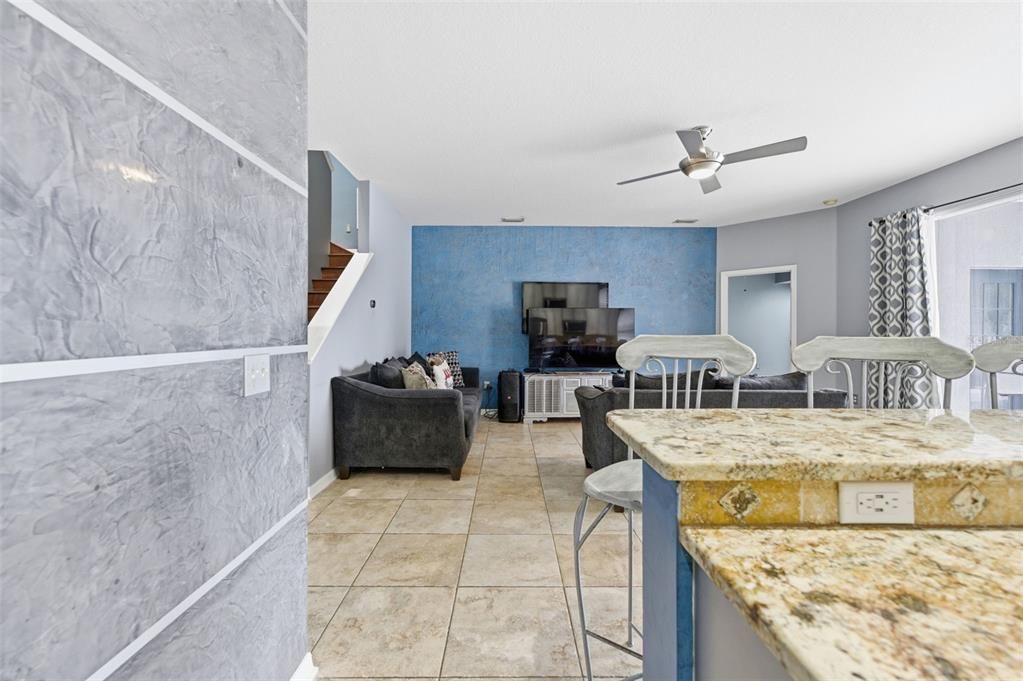 Activo con contrato: $329,000 (4 camas, 3 baños, 2349 Pies cuadrados)