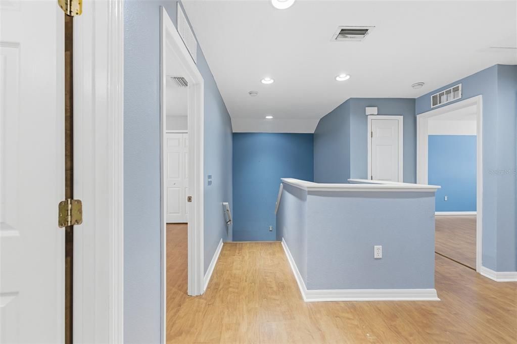 Activo con contrato: $329,000 (4 camas, 3 baños, 2349 Pies cuadrados)