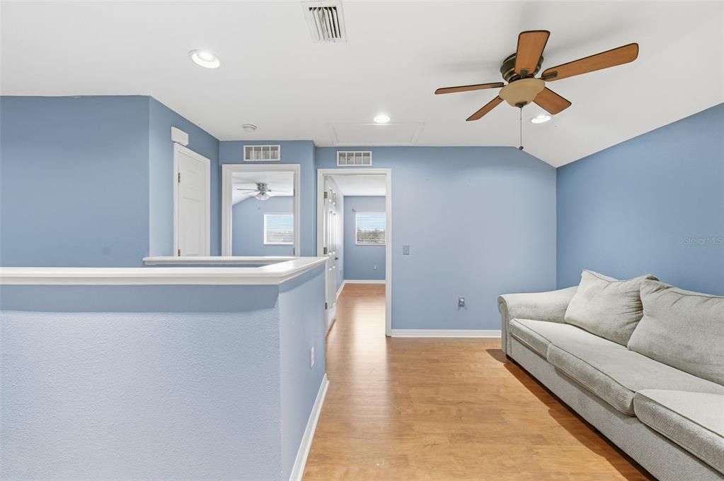 Activo con contrato: $329,000 (4 camas, 3 baños, 2349 Pies cuadrados)