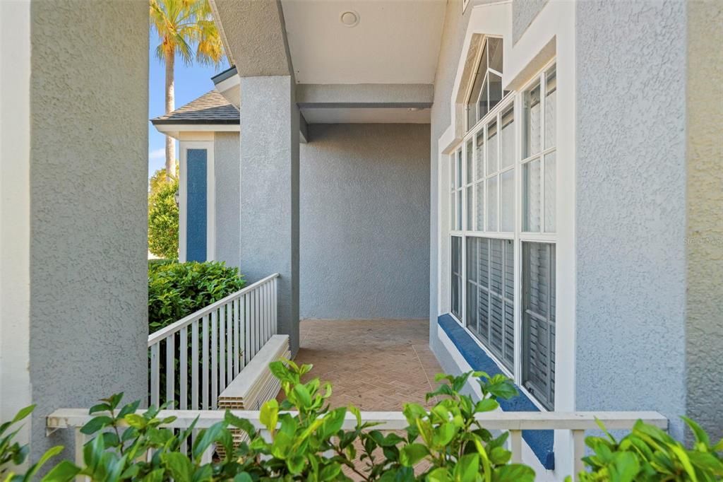 Activo con contrato: $329,000 (4 camas, 3 baños, 2349 Pies cuadrados)