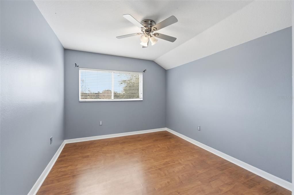 Activo con contrato: $329,000 (4 camas, 3 baños, 2349 Pies cuadrados)