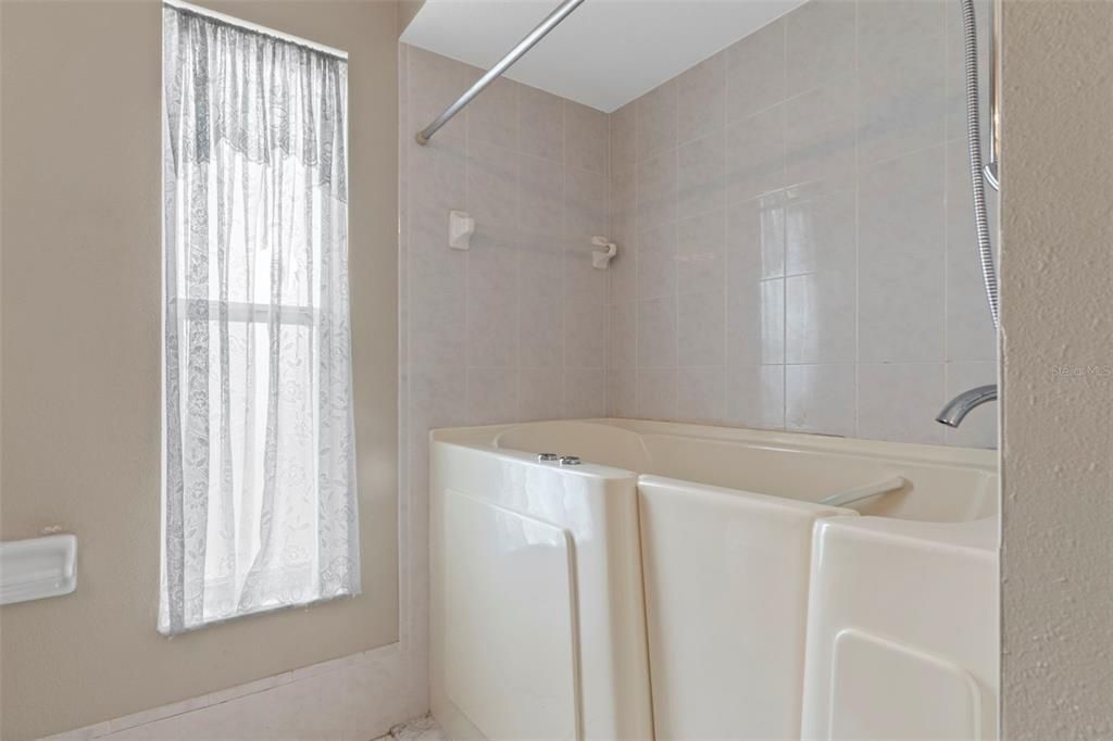 En Venta: $480,000 (3 camas, 2 baños, 1635 Pies cuadrados)