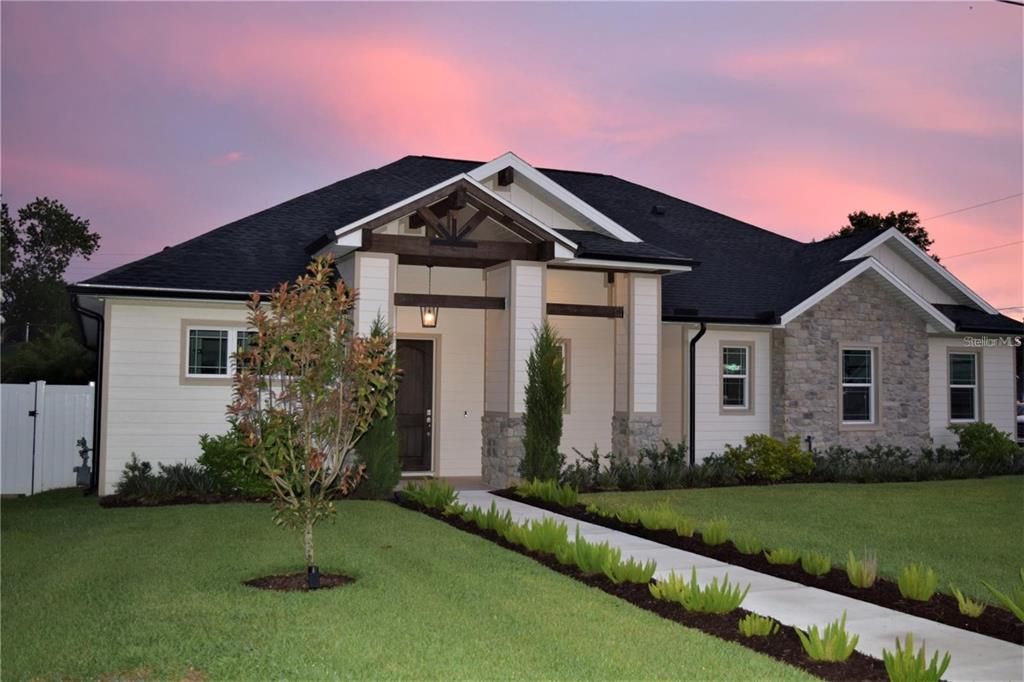 Activo con contrato: $999,500 (4 camas, 2 baños, 2107 Pies cuadrados)