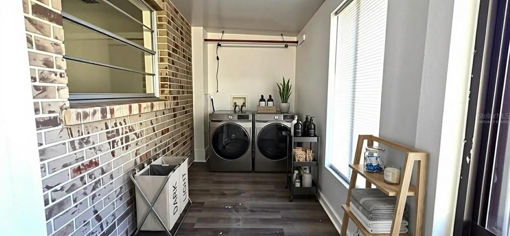Active With Contract: $245,000 (3 beds, 1 baths, 956 Square Feet)