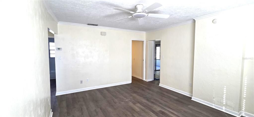 Active With Contract: $245,000 (3 beds, 1 baths, 956 Square Feet)