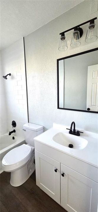 Active With Contract: $245,000 (3 beds, 1 baths, 956 Square Feet)