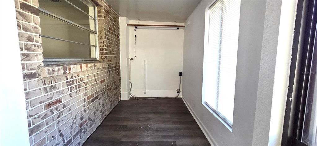 Active With Contract: $245,000 (3 beds, 1 baths, 956 Square Feet)