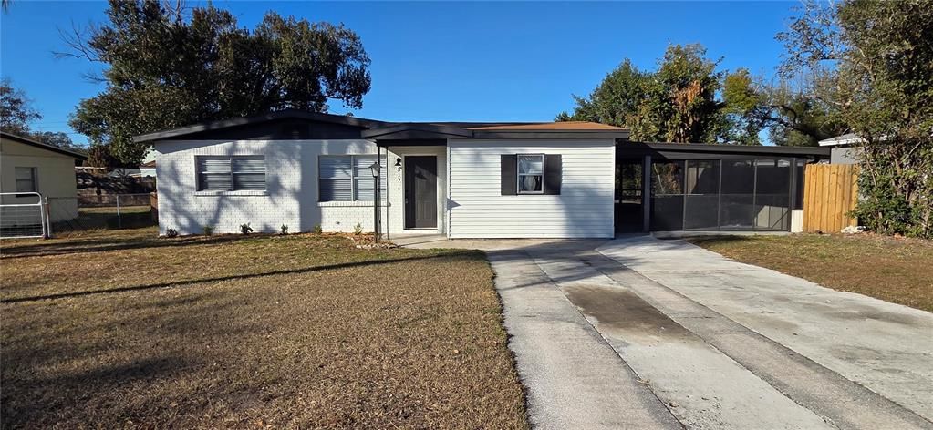 Active With Contract: $245,000 (3 beds, 1 baths, 956 Square Feet)