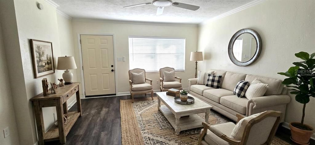 Active With Contract: $245,000 (3 beds, 1 baths, 956 Square Feet)