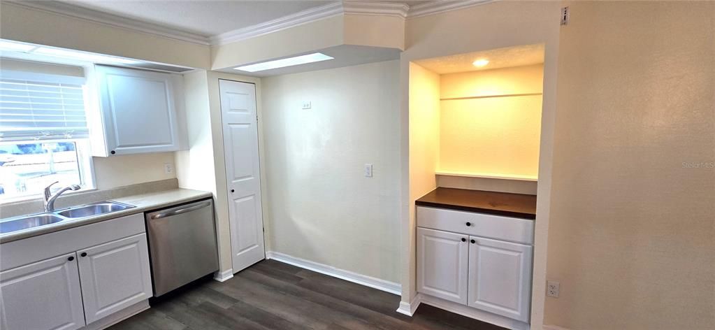 Active With Contract: $245,000 (3 beds, 1 baths, 956 Square Feet)