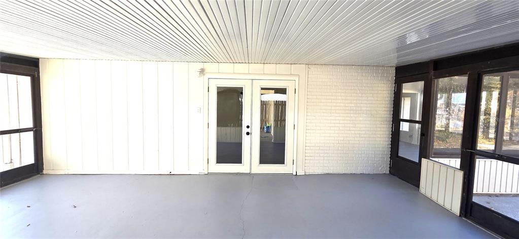 Active With Contract: $245,000 (3 beds, 1 baths, 956 Square Feet)