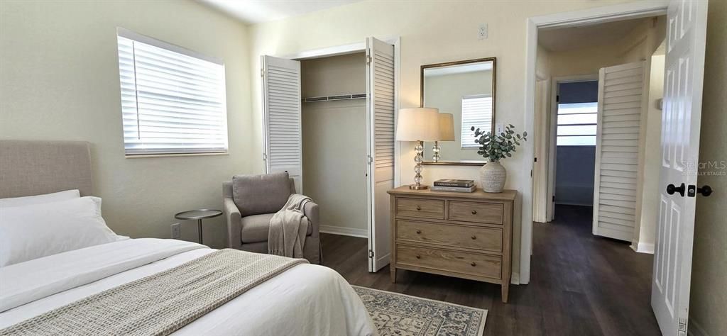 Active With Contract: $245,000 (3 beds, 1 baths, 956 Square Feet)