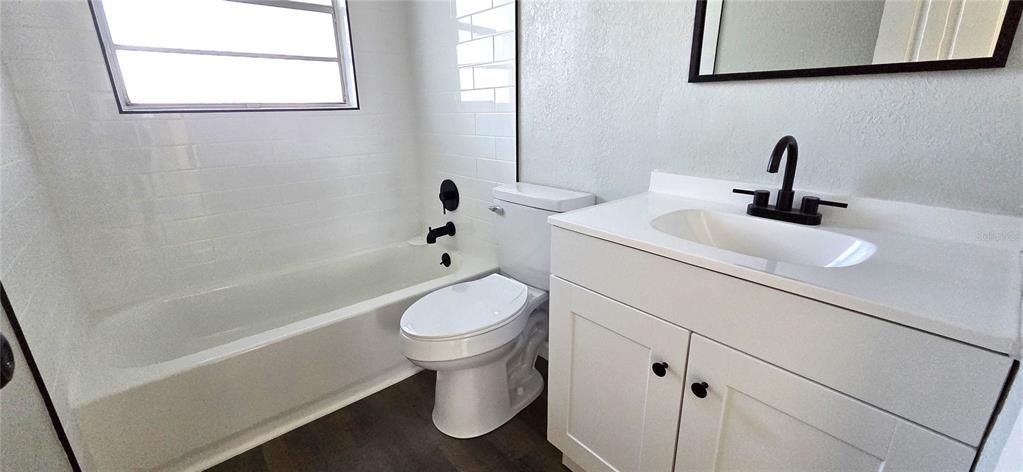 Active With Contract: $245,000 (3 beds, 1 baths, 956 Square Feet)