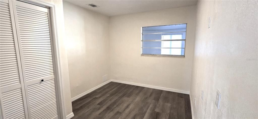 Active With Contract: $245,000 (3 beds, 1 baths, 956 Square Feet)