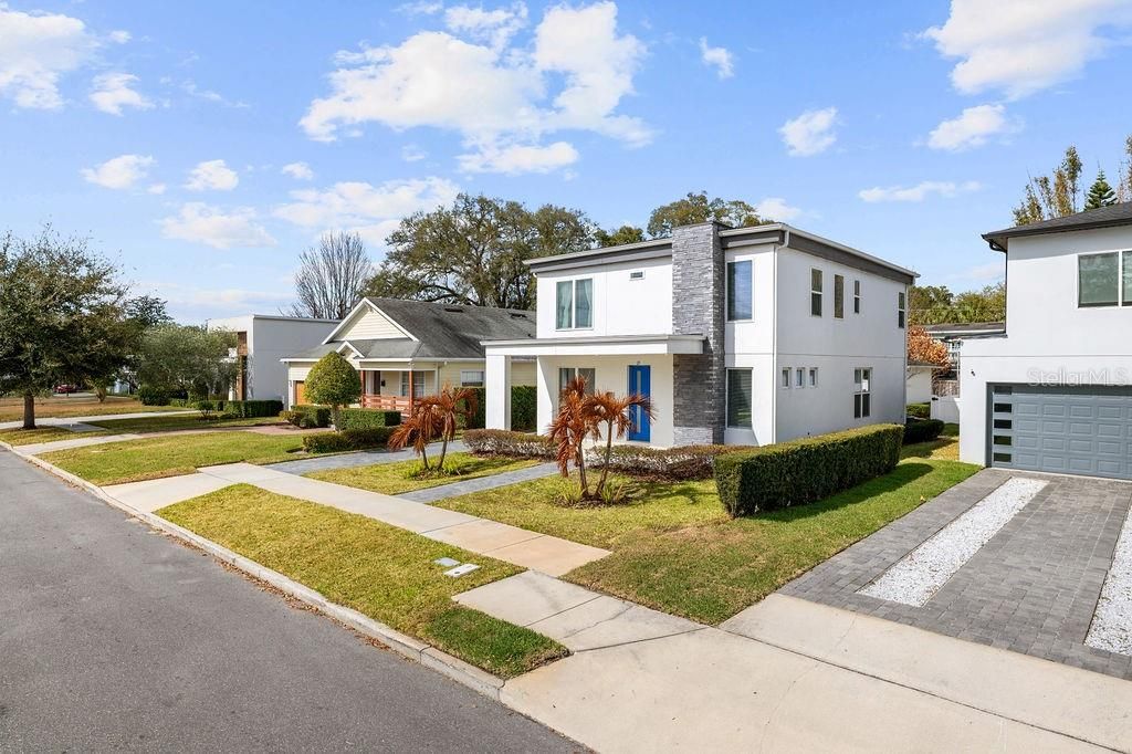For Sale: $915,000 (5 beds, 3 baths, 2327 Square Feet)