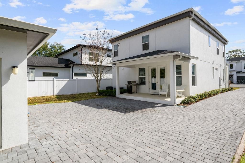 For Sale: $915,000 (5 beds, 3 baths, 2327 Square Feet)