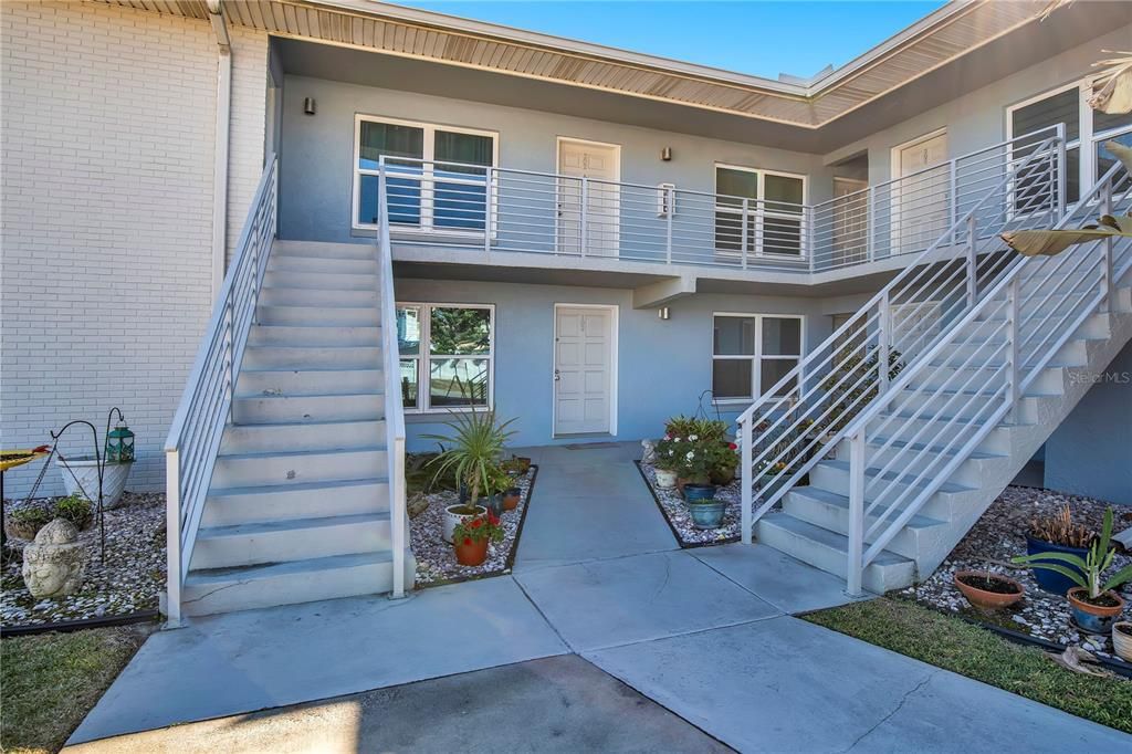 For Sale: $250,000 (1 beds, 1 baths, 608 Square Feet)