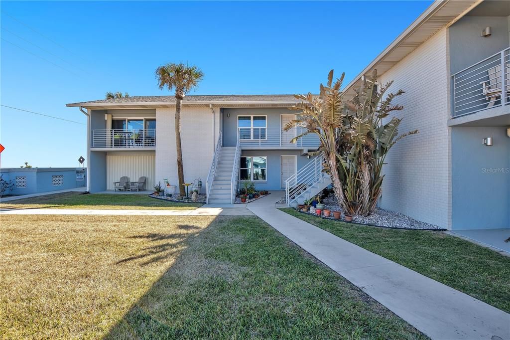 For Sale: $250,000 (1 beds, 1 baths, 608 Square Feet)