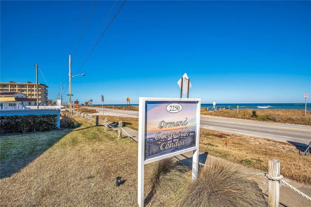 For Sale: $250,000 (1 beds, 1 baths, 608 Square Feet)