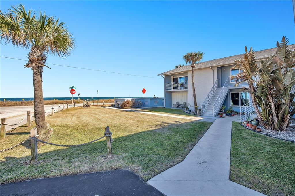 For Sale: $250,000 (1 beds, 1 baths, 608 Square Feet)