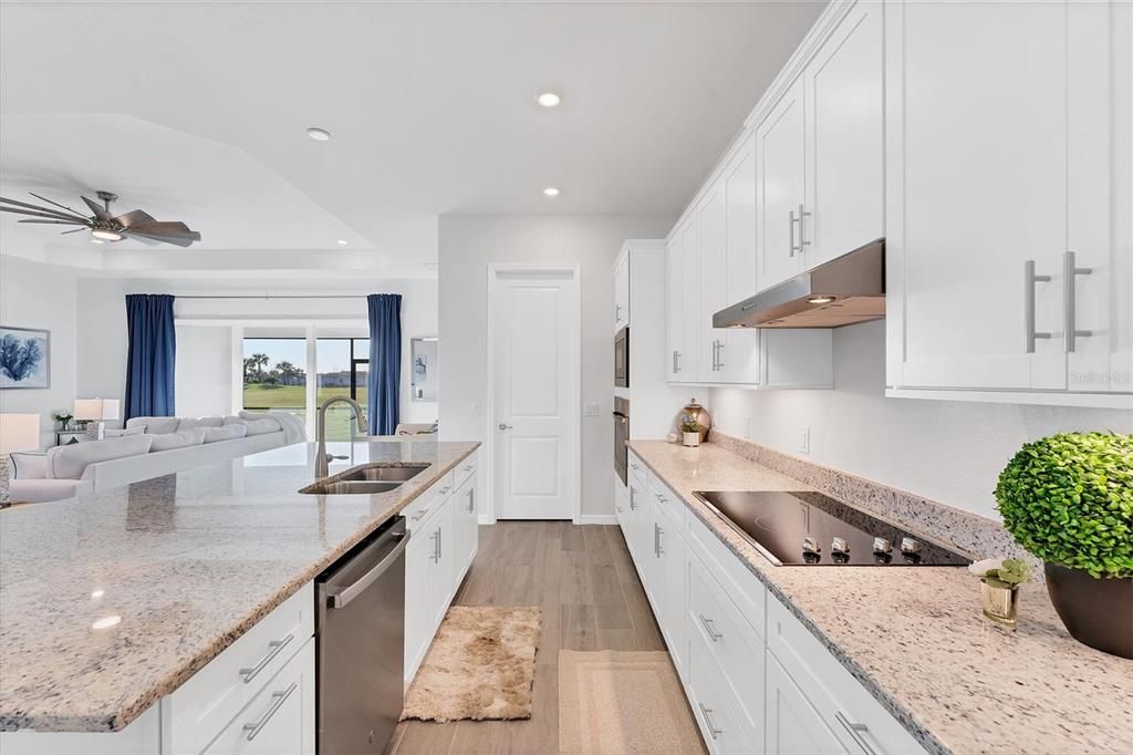 Activo con contrato: $569,000 (4 camas, 3 baños, 2247 Pies cuadrados)