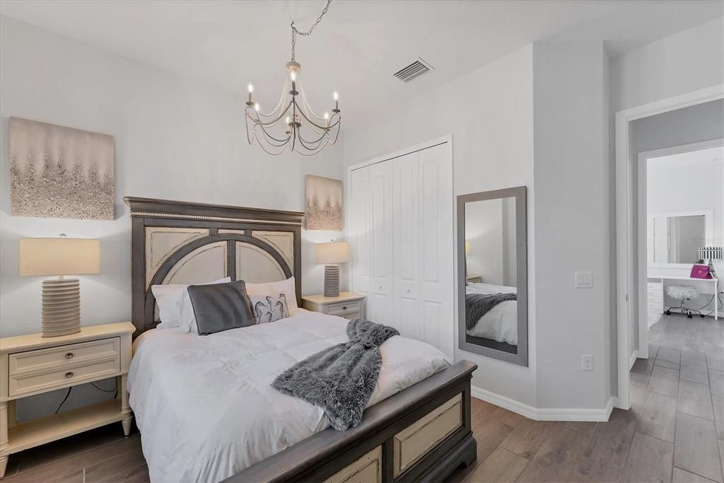Activo con contrato: $569,000 (4 camas, 3 baños, 2247 Pies cuadrados)