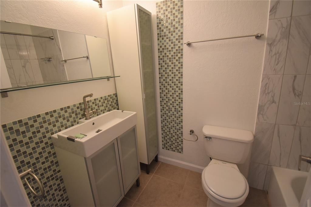 Под контрактом: $1,600 (2 спален, 2 ванн, 901 Квадратных фут)