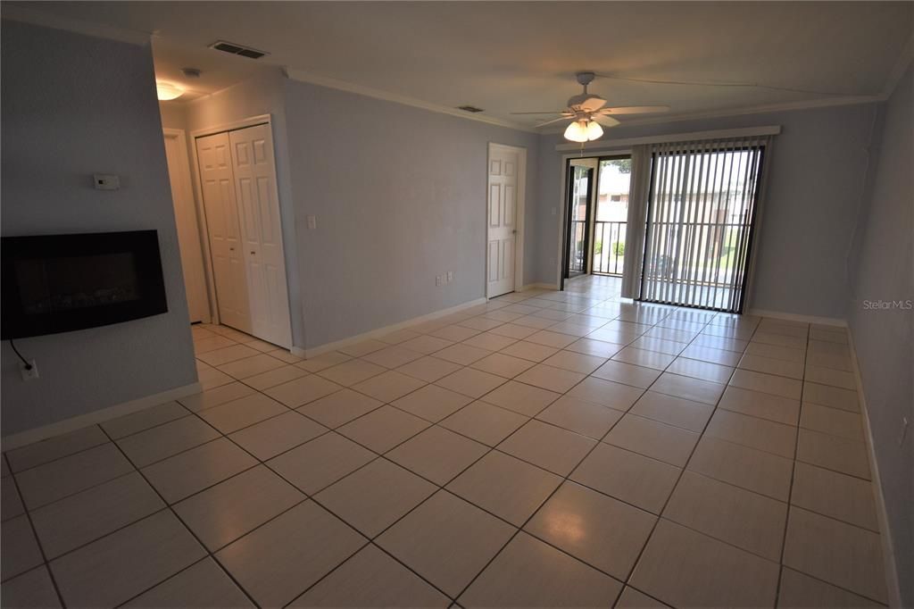 Под контрактом: $1,600 (2 спален, 2 ванн, 901 Квадратных фут)