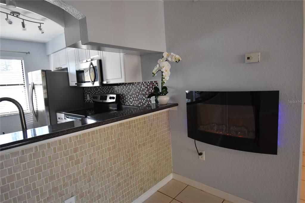 Под контрактом: $1,600 (2 спален, 2 ванн, 901 Квадратных фут)