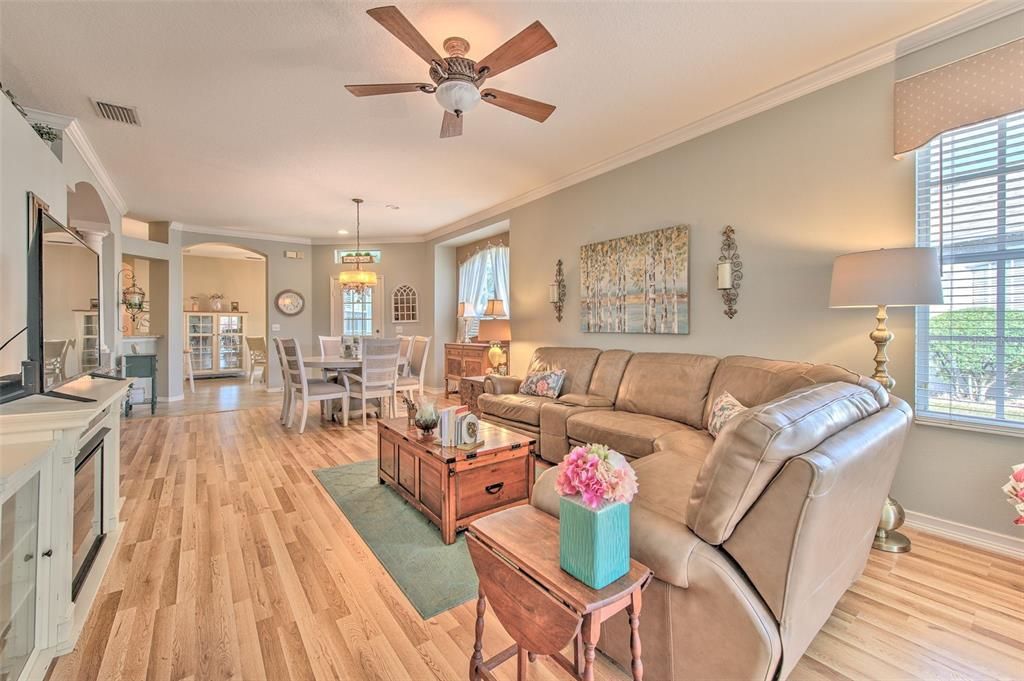 待售: $349,000 (2 贝兹, 2 浴室, 1544 平方英尺)