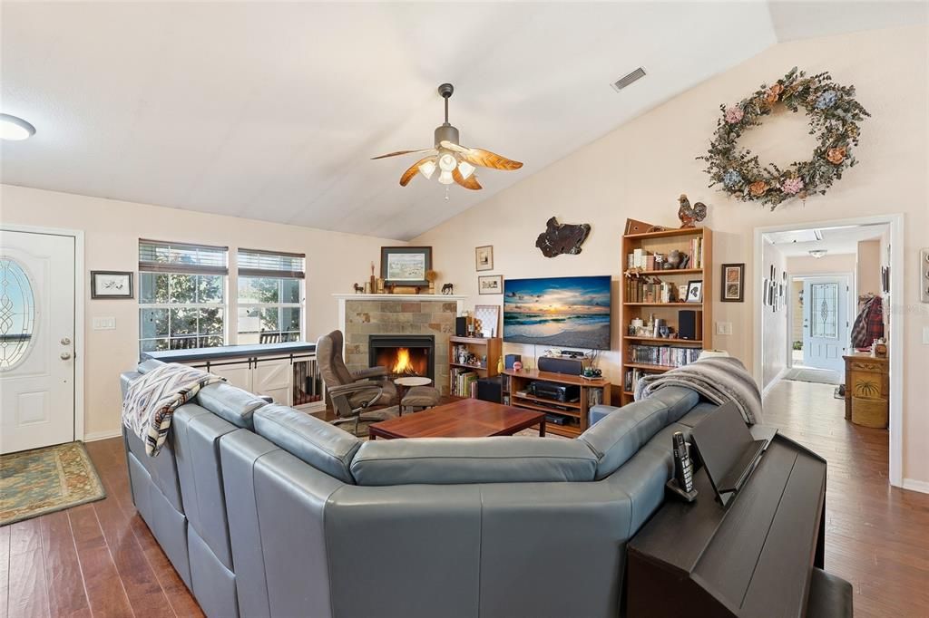 For Sale: $659,000 (4 beds, 3 baths, 2594 Square Feet)