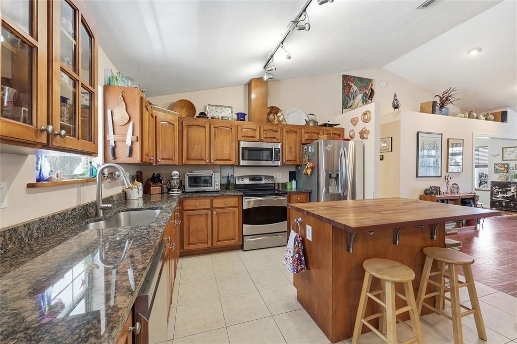 For Sale: $659,000 (4 beds, 3 baths, 2594 Square Feet)