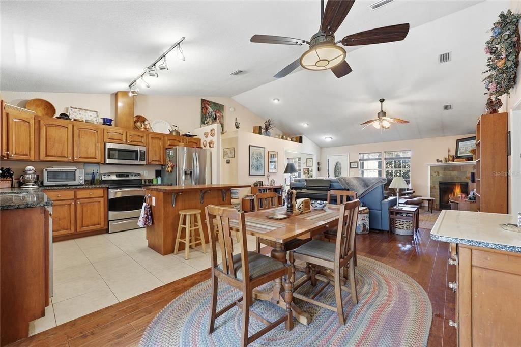 For Sale: $659,000 (4 beds, 3 baths, 2594 Square Feet)