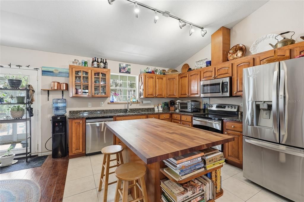 For Sale: $659,000 (4 beds, 3 baths, 2594 Square Feet)