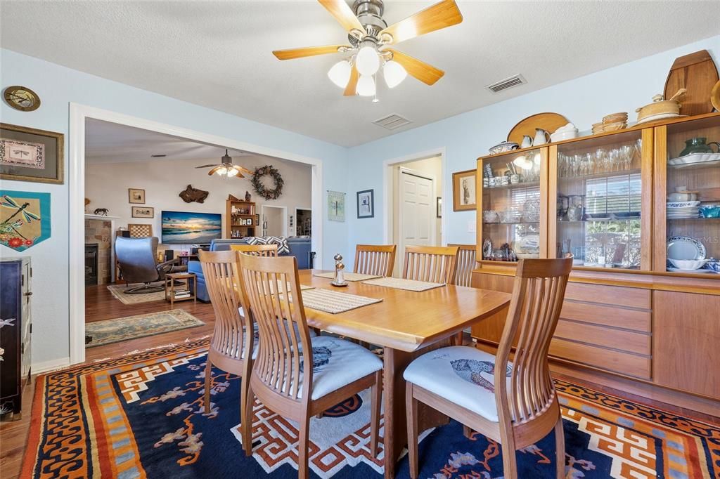 For Sale: $659,000 (4 beds, 3 baths, 2594 Square Feet)