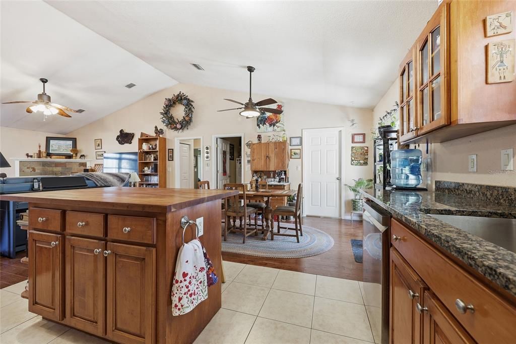 For Sale: $659,000 (4 beds, 3 baths, 2594 Square Feet)
