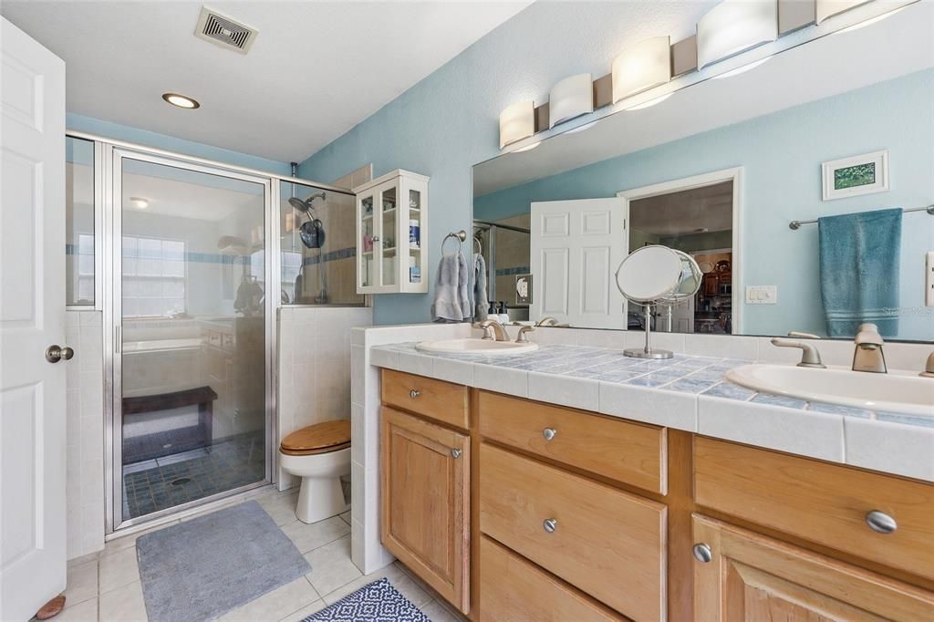 For Sale: $659,000 (4 beds, 3 baths, 2594 Square Feet)