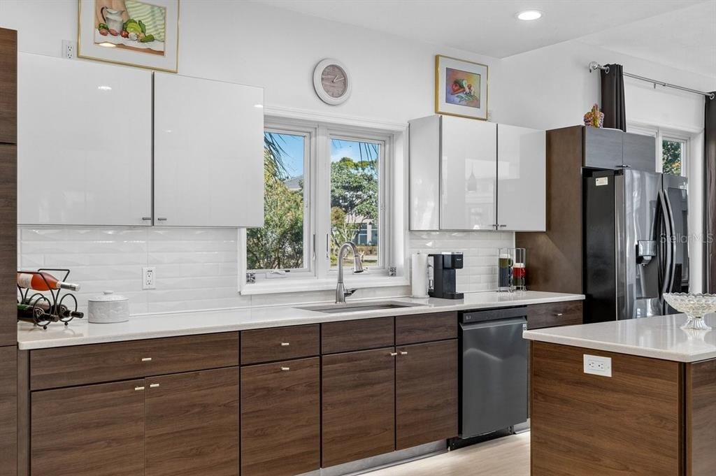 En Venta: $849,900 (3 camas, 3 baños, 3596 Pies cuadrados)