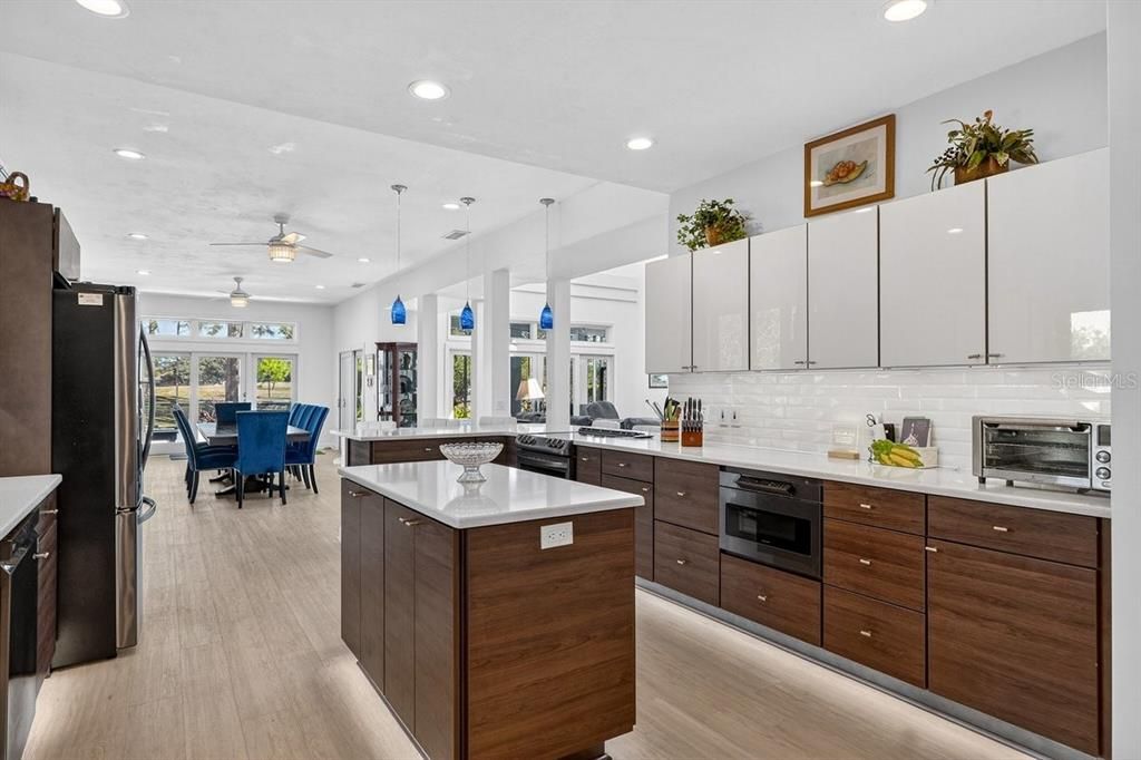 En Venta: $849,900 (3 camas, 3 baños, 3596 Pies cuadrados)