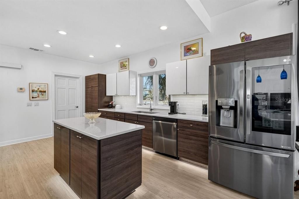 En Venta: $849,900 (3 camas, 3 baños, 3596 Pies cuadrados)