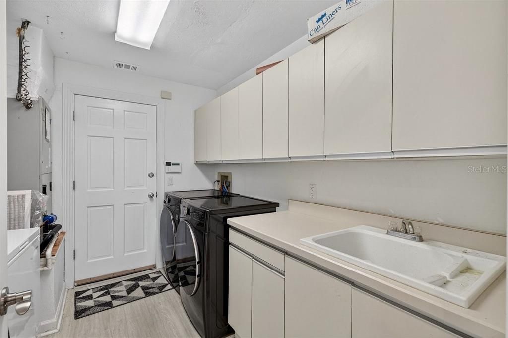 En Venta: $849,900 (3 camas, 3 baños, 3596 Pies cuadrados)