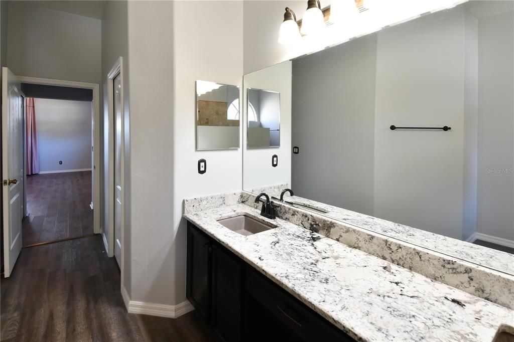 En Venta: $718,000 (4 camas, 3 baños, 2763 Pies cuadrados)