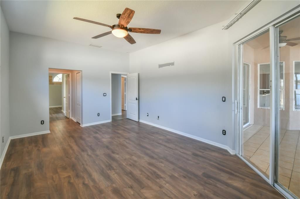 En Venta: $718,000 (4 camas, 3 baños, 2763 Pies cuadrados)