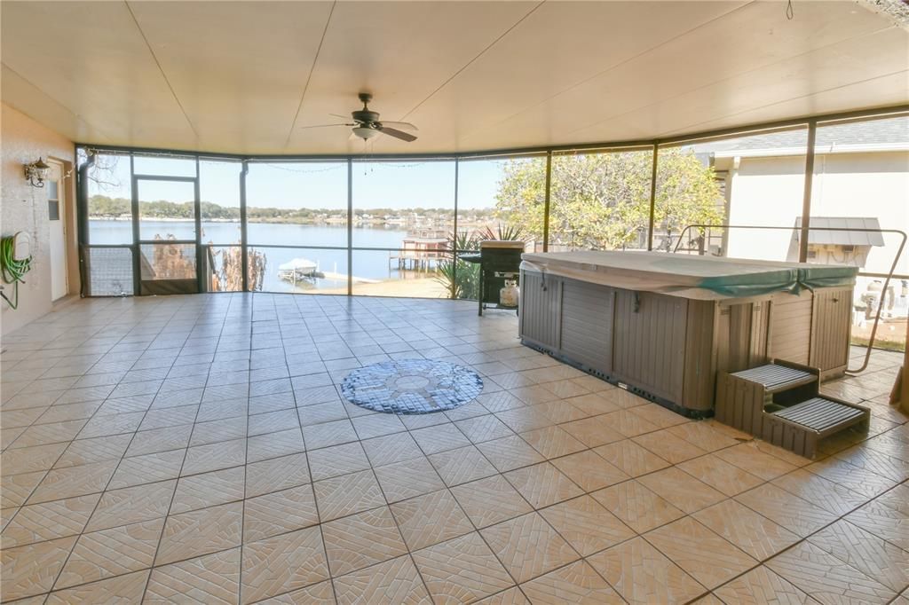 En Venta: $718,000 (4 camas, 3 baños, 2763 Pies cuadrados)