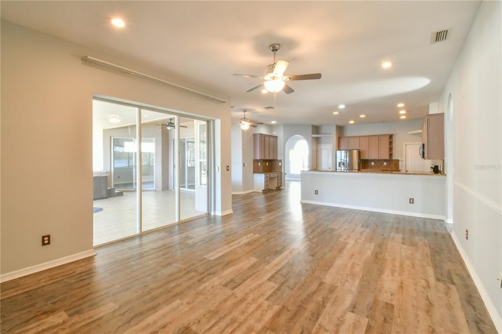 En Venta: $718,000 (4 camas, 3 baños, 2763 Pies cuadrados)