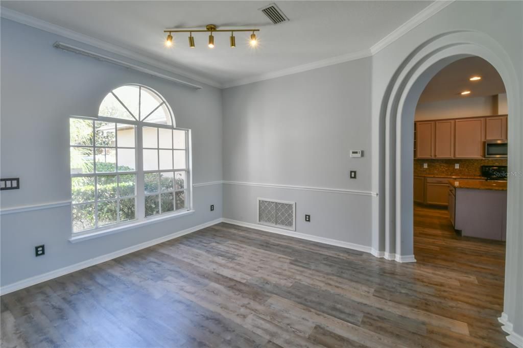 En Venta: $718,000 (4 camas, 3 baños, 2763 Pies cuadrados)